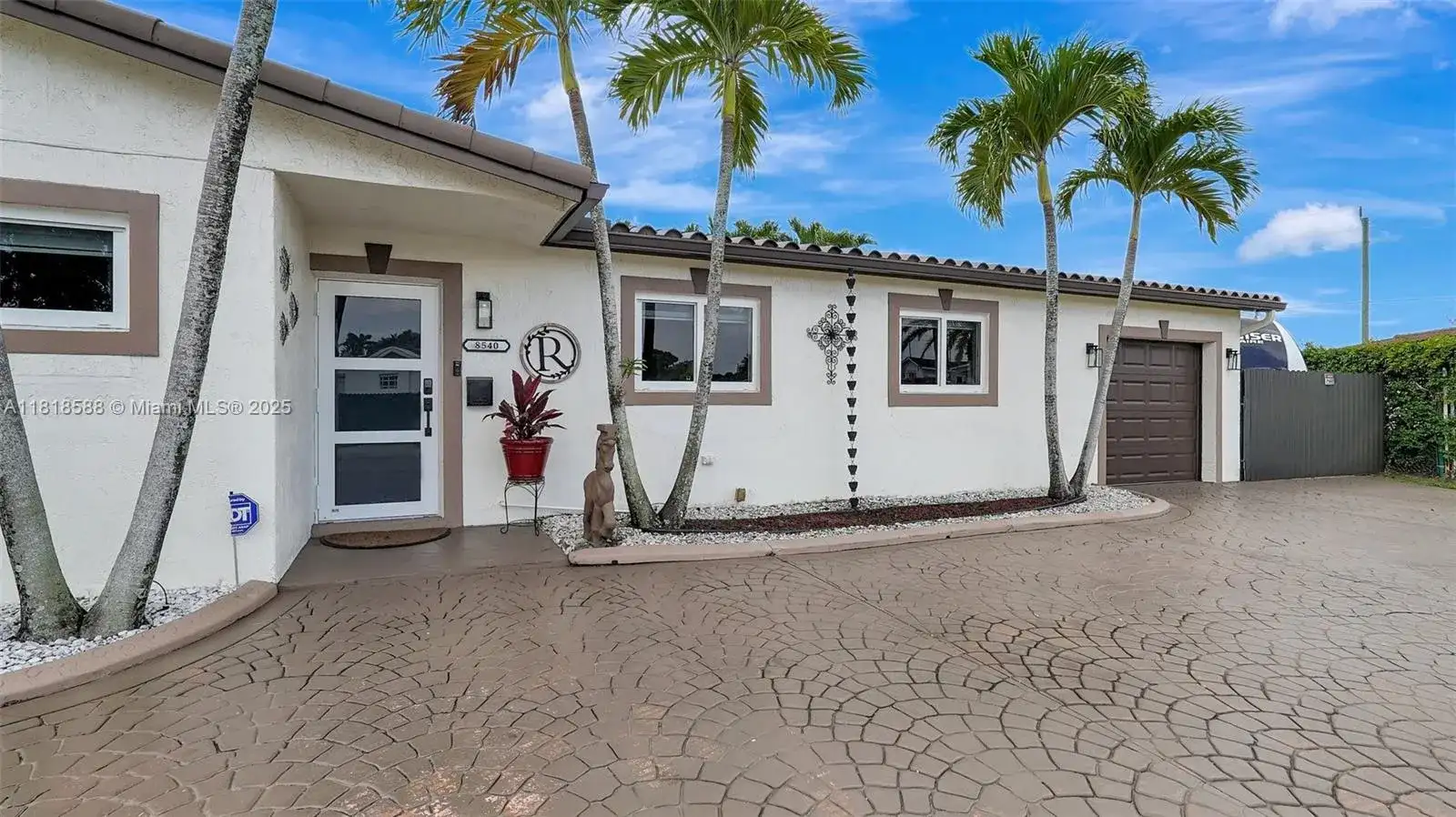 8540 NW 182nd St, Hialeah FL 33015 photo 4