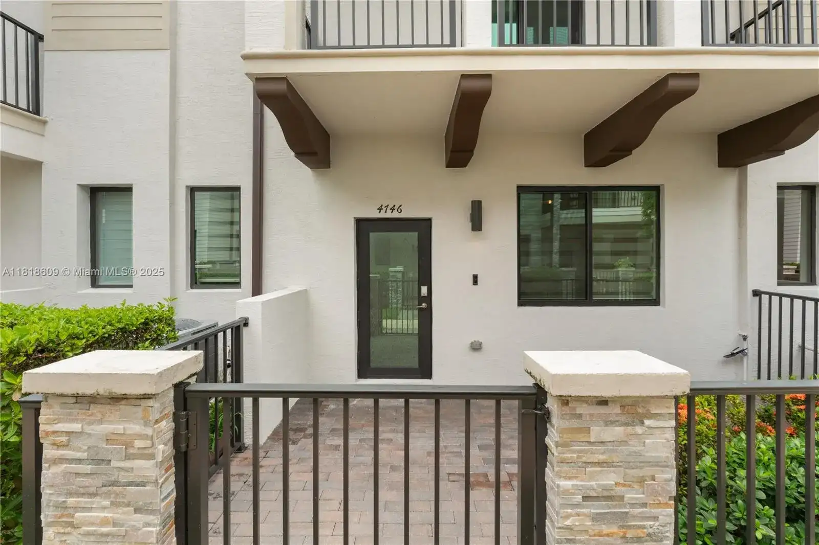 4746 NW 83rd Pkwy, Doral FL 33166 photo 2