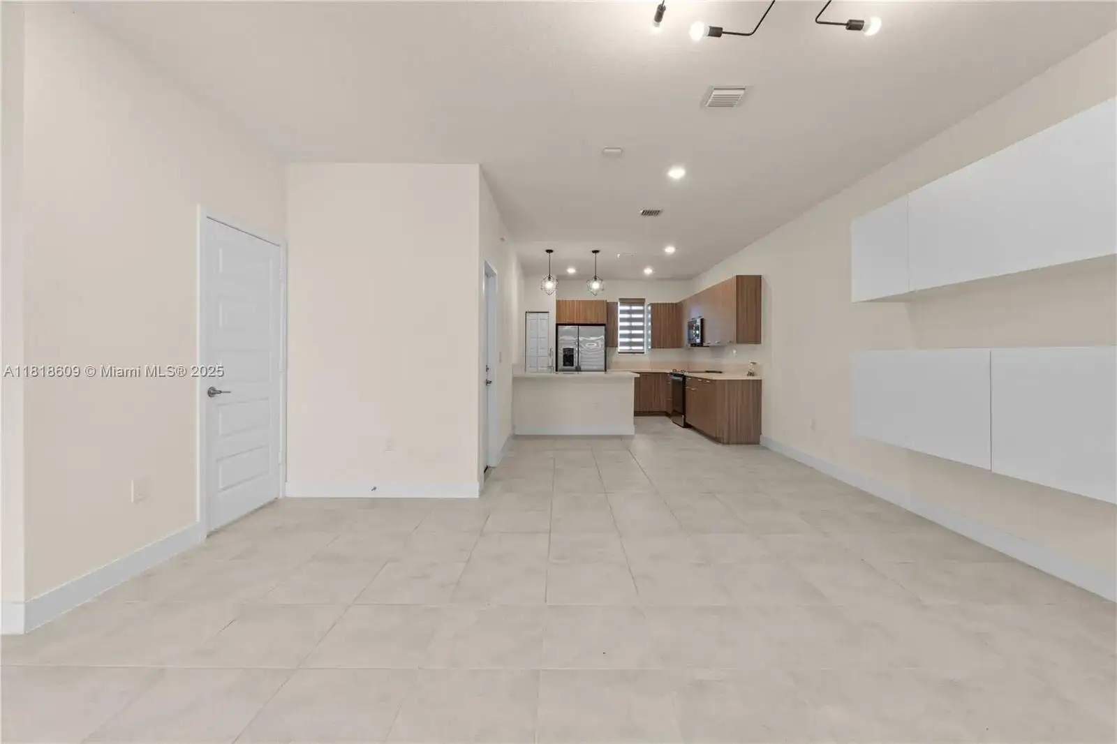 4746 NW 83rd Pkwy, Doral FL 33166 photo 3