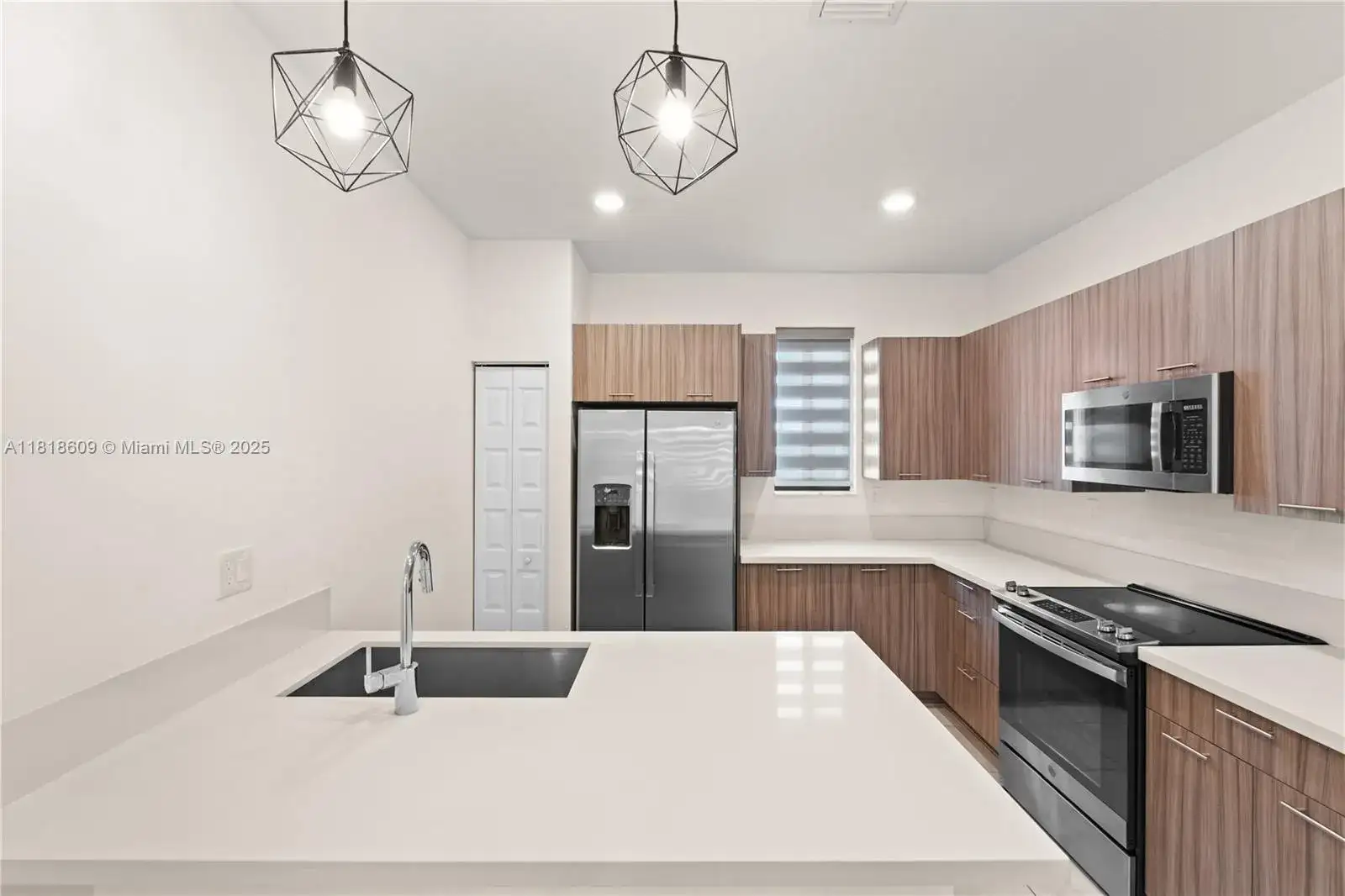 4746 NW 83rd Pkwy, Doral FL 33166 photo 5