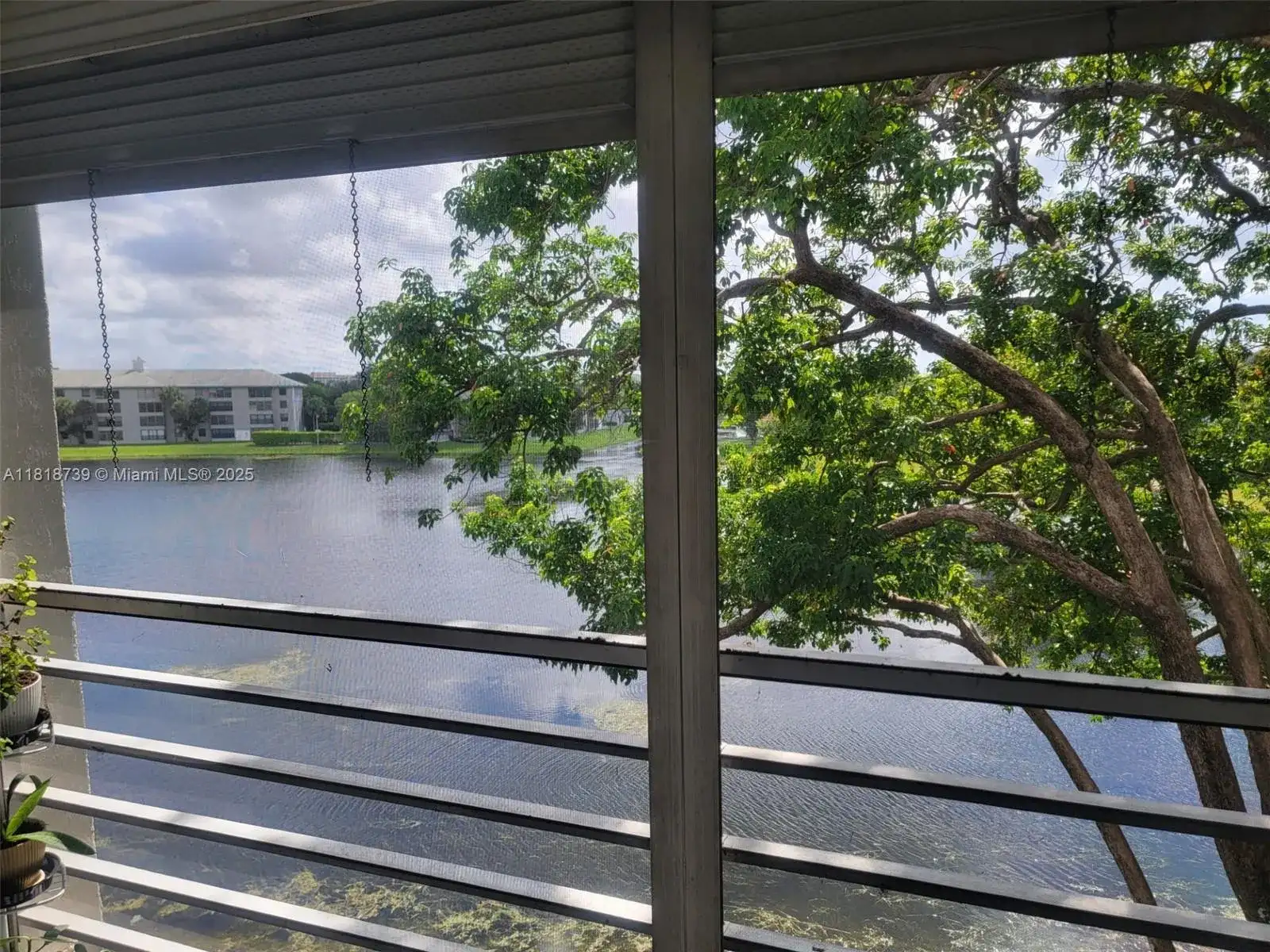 9235 Lagoon Pl # 403, Davie FL 33324 photo 2