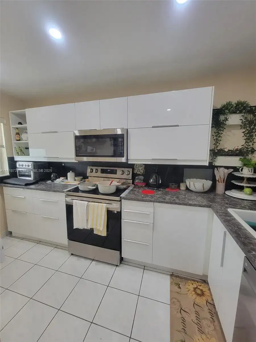 9235 Lagoon Pl # 403, Davie FL 33324 photo 5