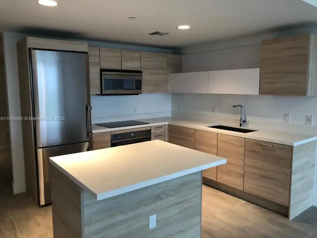 16385 Biscayne Blvd # 1005, North Miami Beach FL 33160 photo 3