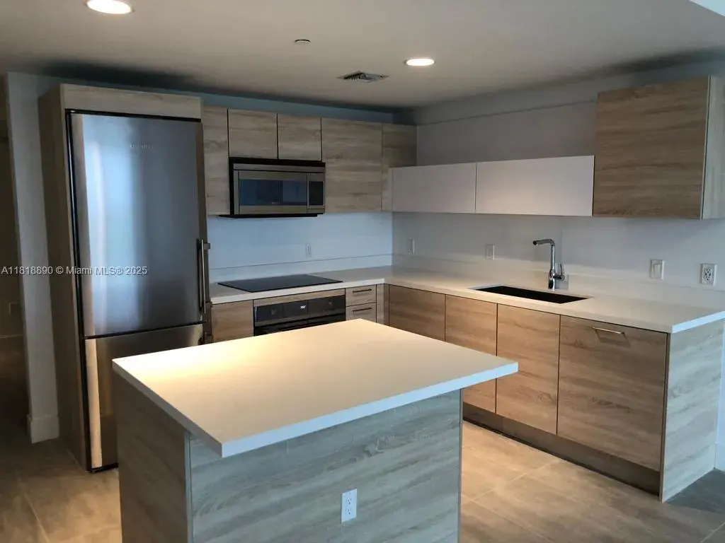 16385 Biscayne Blvd # 1005, North Miami Beach FL 33160