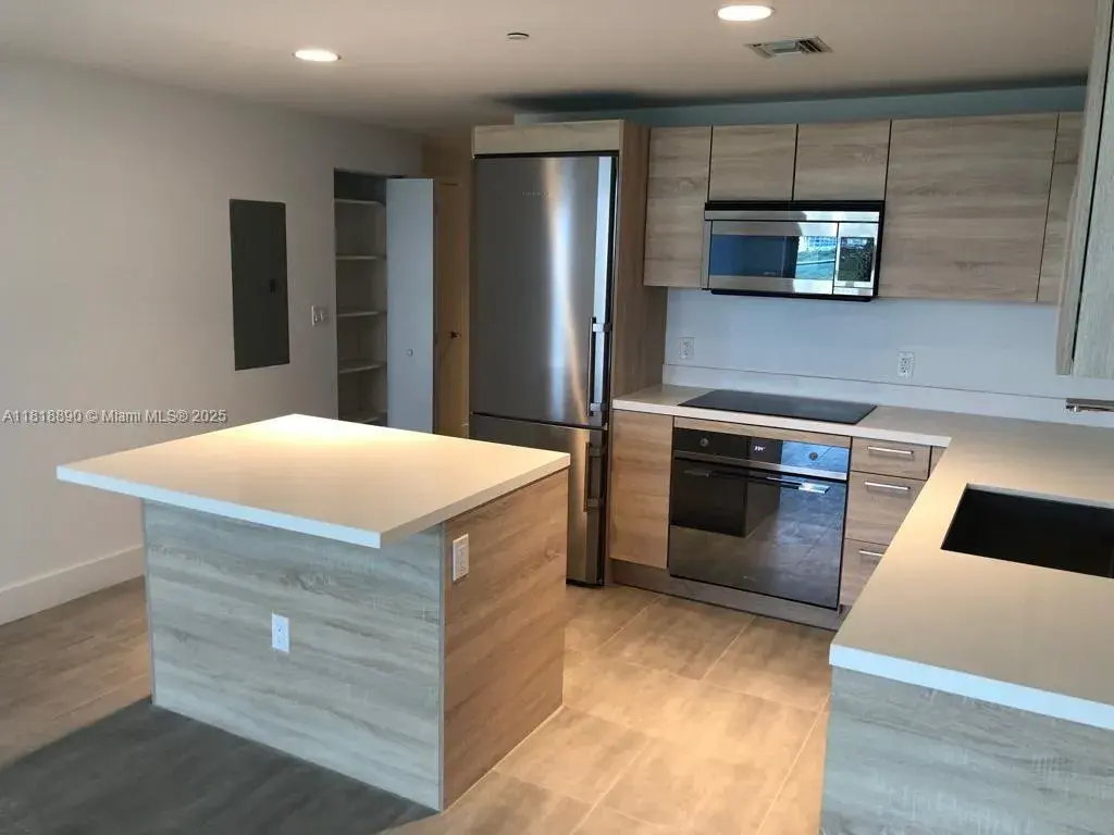 16385 Biscayne Blvd # 1005, North Miami Beach FL 33160