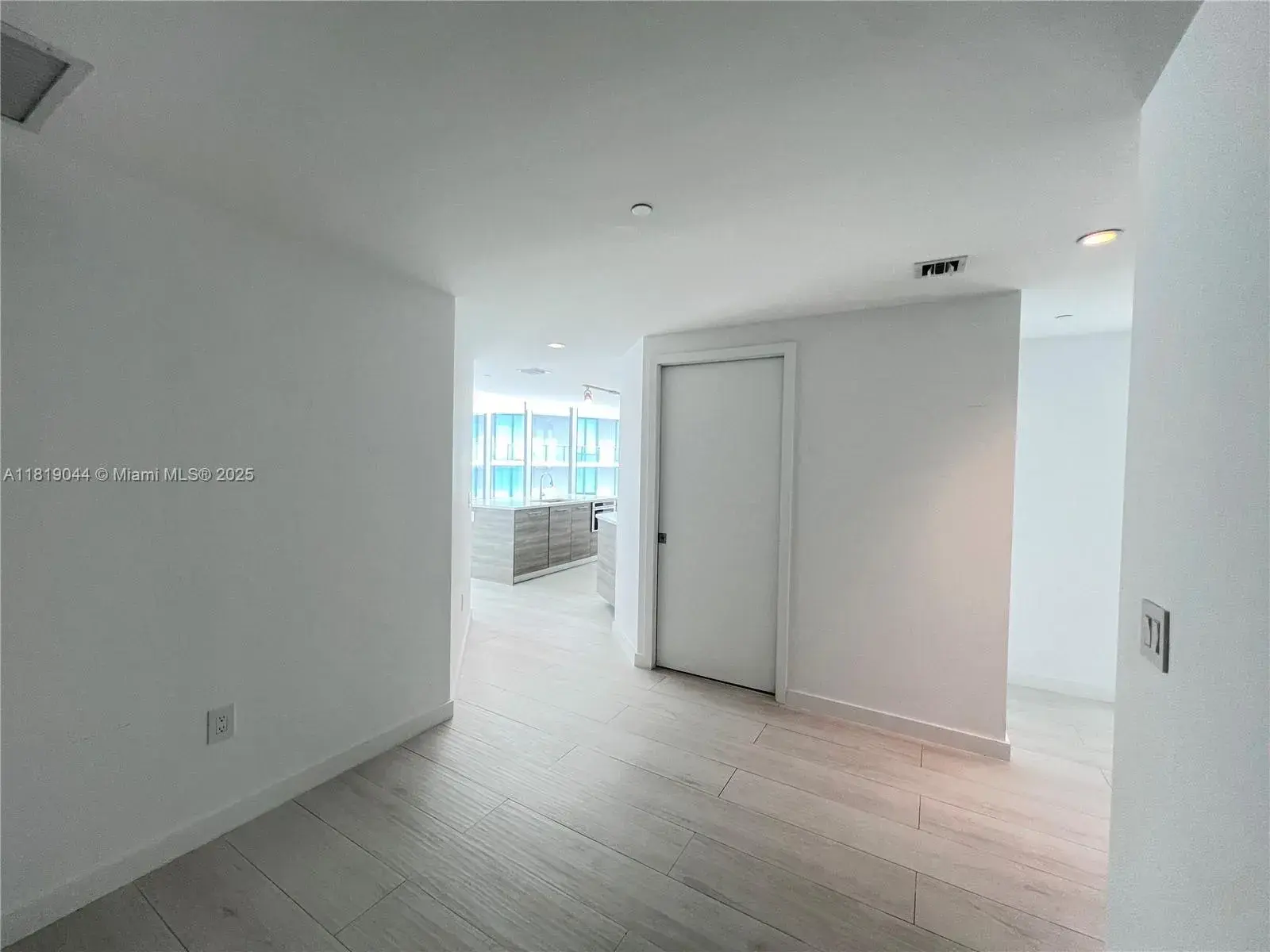 650 NE 32nd St # 4301, Miami FL 33137
