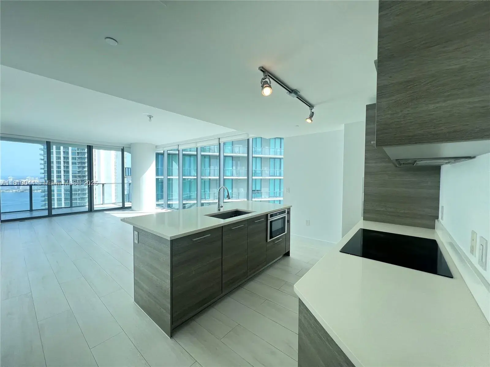 650 NE 32nd St # 4301, Miami FL 33137
