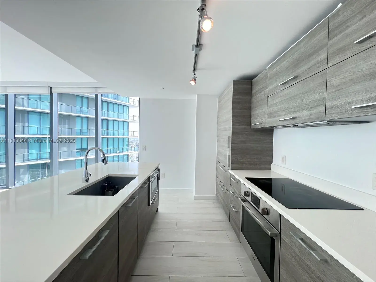 650 NE 32nd St # 4301, Miami FL 33137