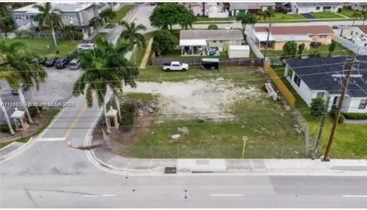 4861 Peters Rd, Plantation FL 33317 photo 2
