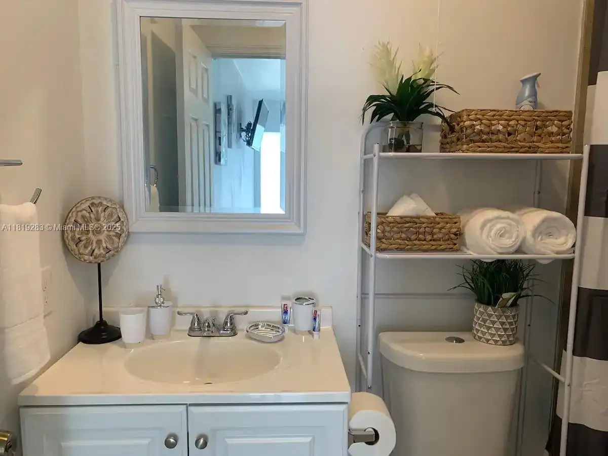 1762 NW 15th St # 4, Miami FL 33125 photo 2