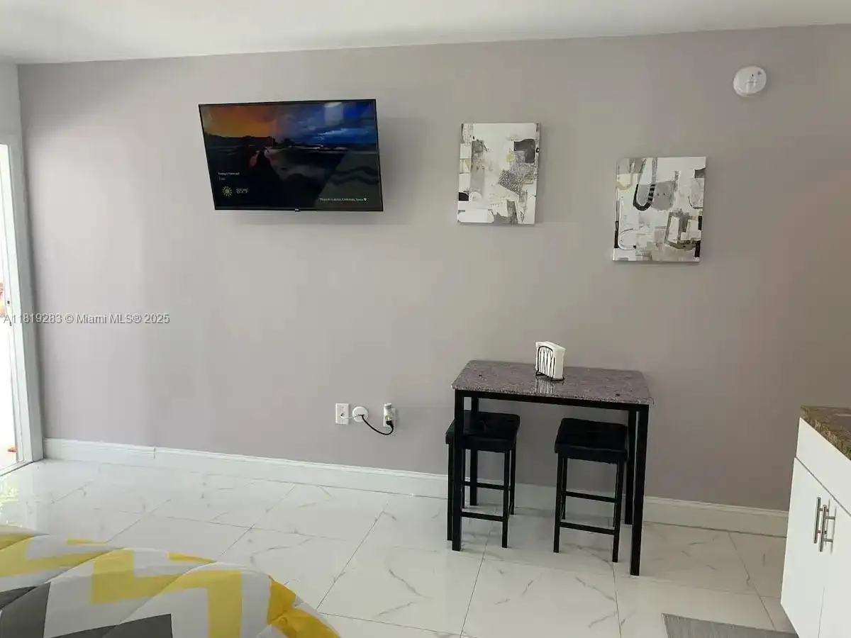 1762 NW 15th St # 4, Miami FL 33125 photo 3