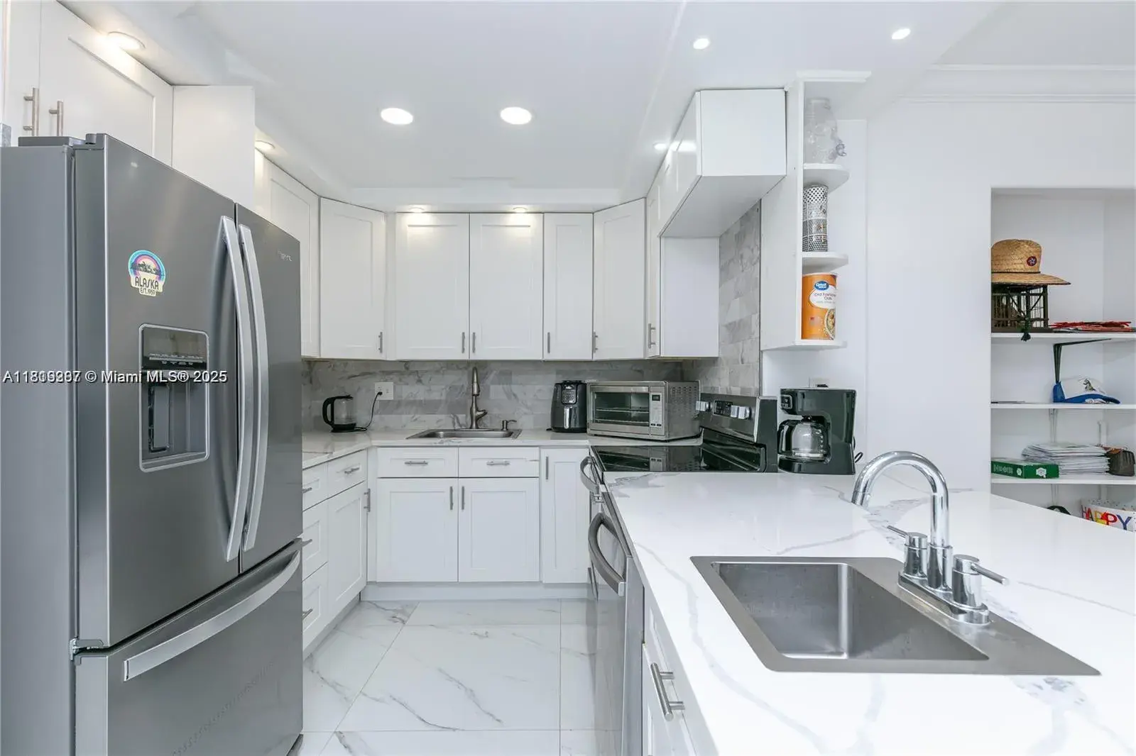 600 Three Islands Blvd # 703, Hallandale Beach FL 33009