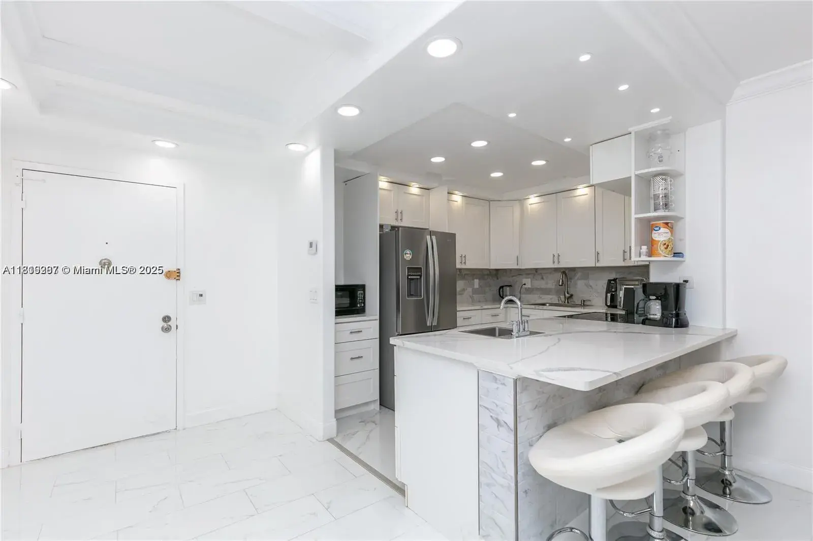 600 Three Islands Blvd # 703, Hallandale Beach FL 33009