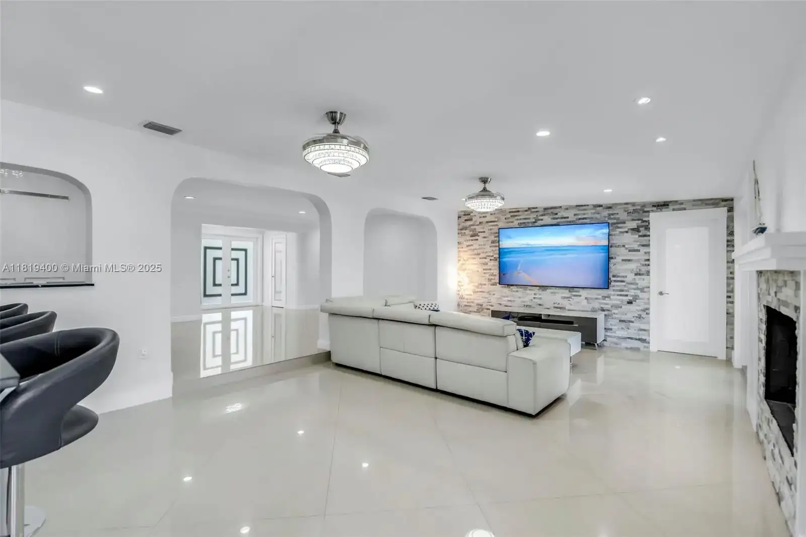 8500 NW 174th St, Hialeah FL 33015 photo 4