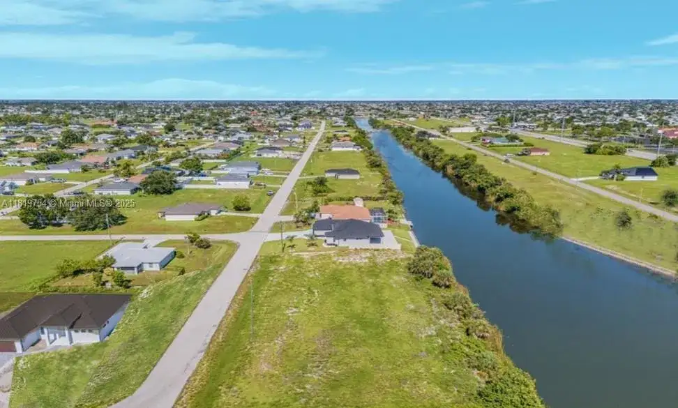 2118 NE 26th St, Cape Coral FL 33909 photo 2