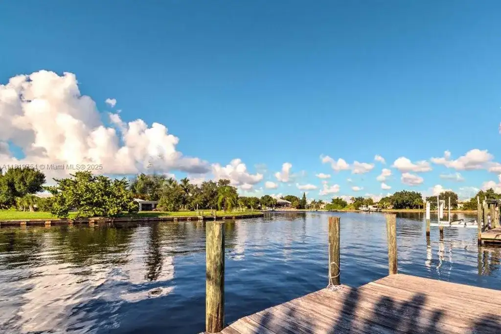 2118 NE 26th St, Cape Coral FL 33909 photo 3