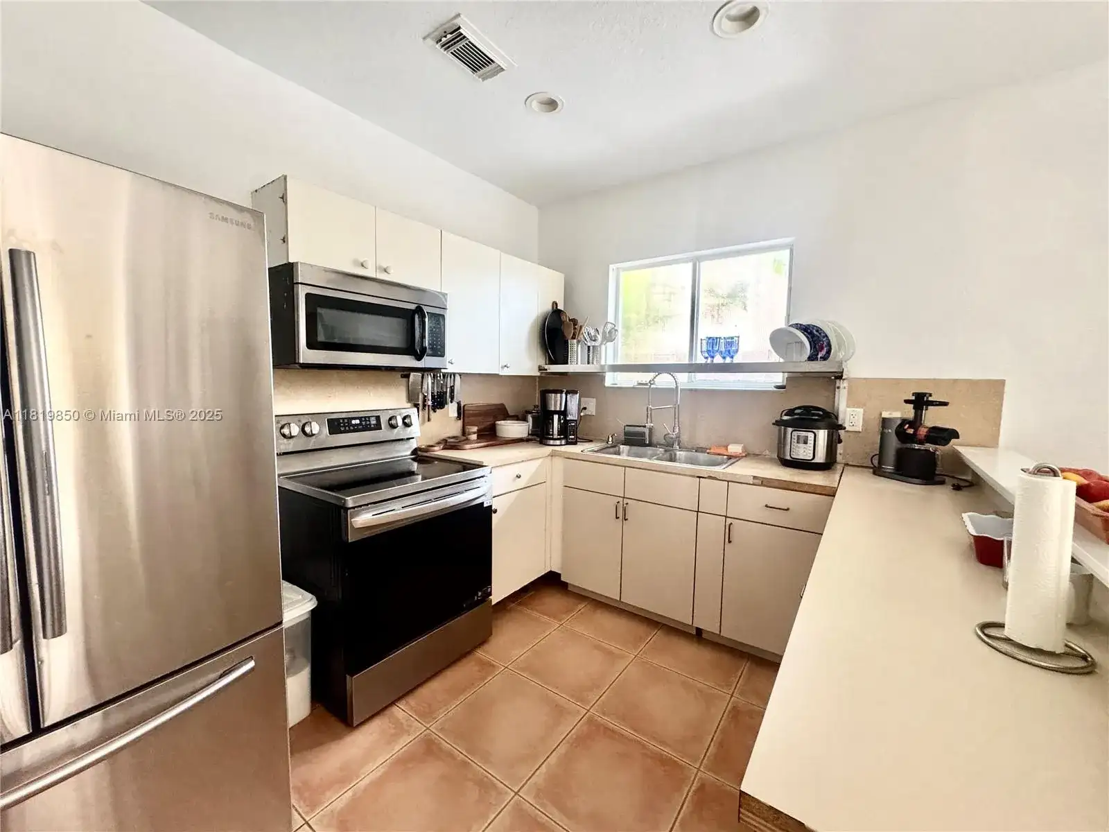 373 NE 35th Ave, Homestead FL 33033 photo 3