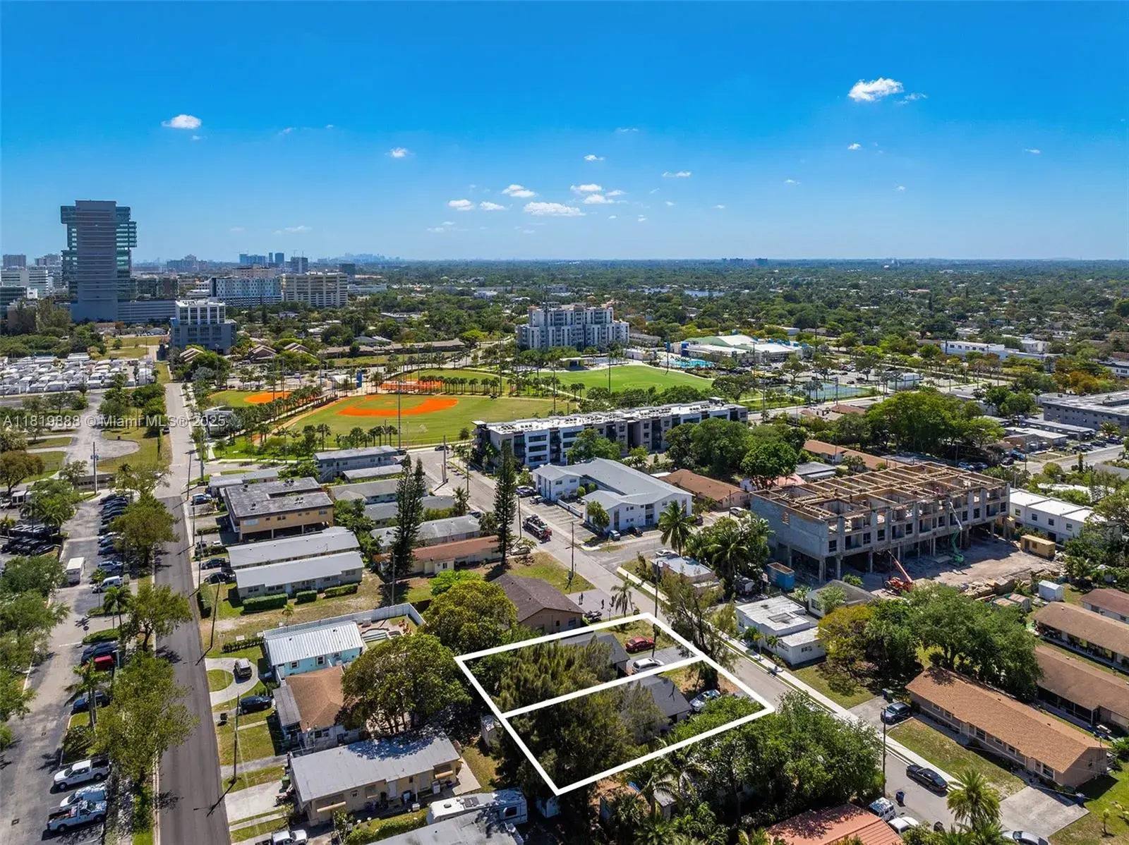 311 SE 3rd Ave, Hallandale Beach FL 33009