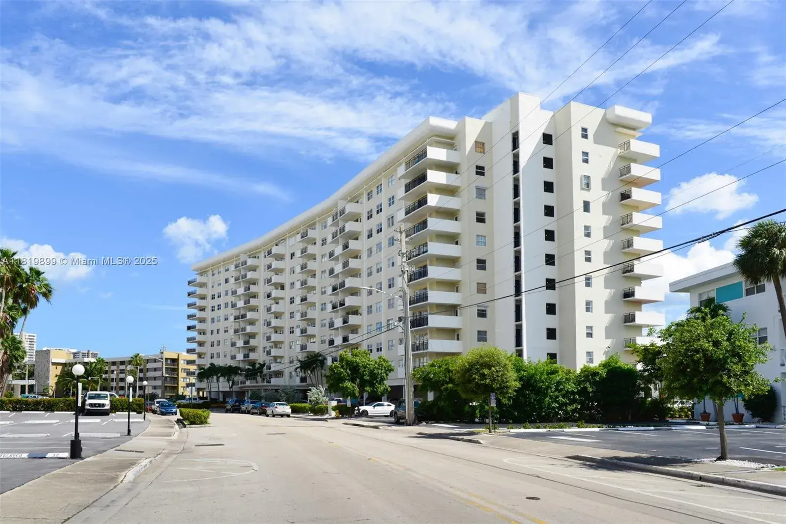 401 Golden Isles Dr # 613, Hallandale Beach FL 33009
