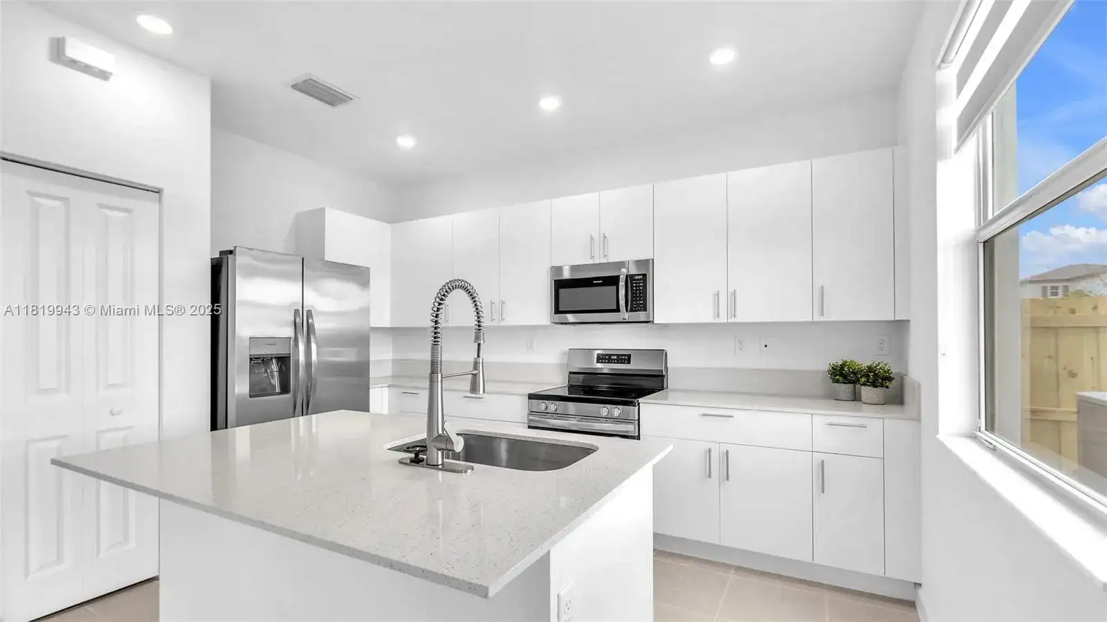 2450 SE 24 Drive, Homestead FL 33035 photo 5