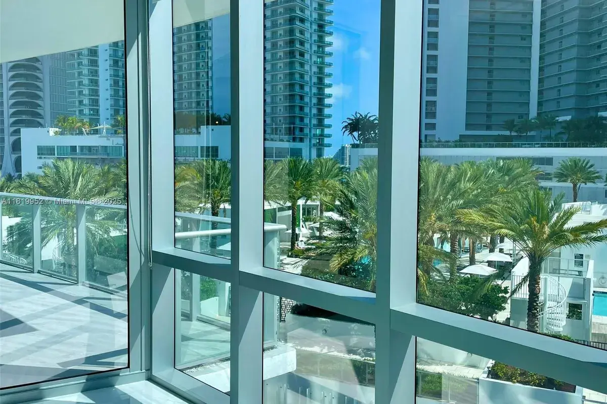 851 NE 1st Ave # 909, Miami FL 33132