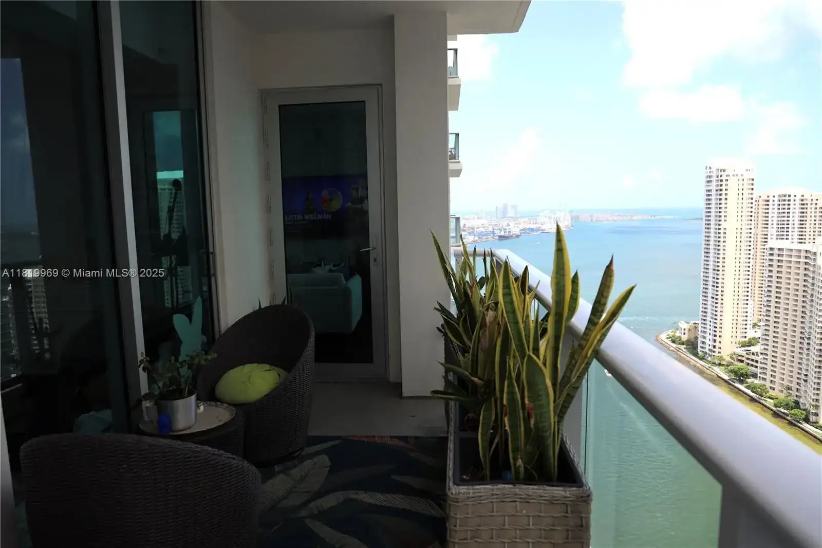 300 S BISCAYNE BLVD # 3504, Miami FL 33131 photo 3