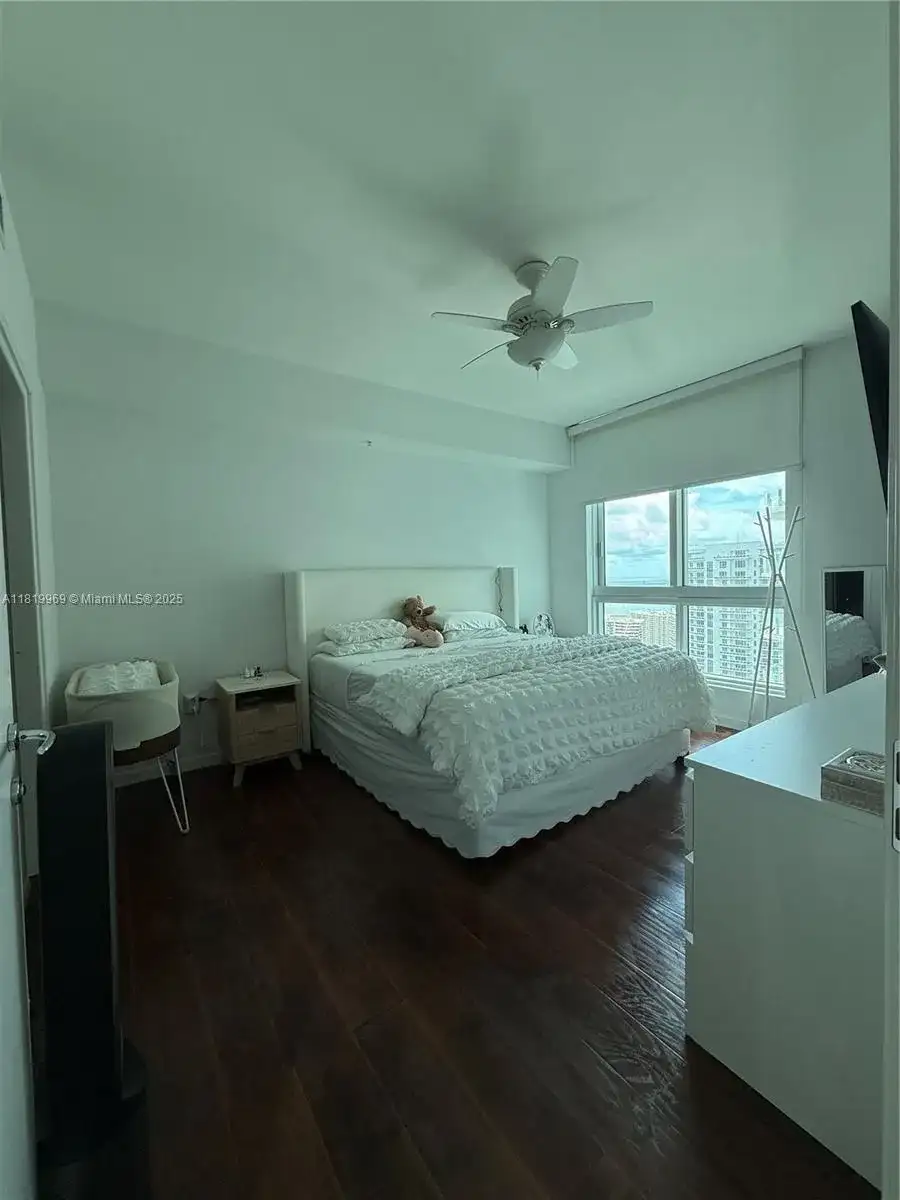 300 S BISCAYNE BLVD # 3504, Miami FL 33131 photo 5