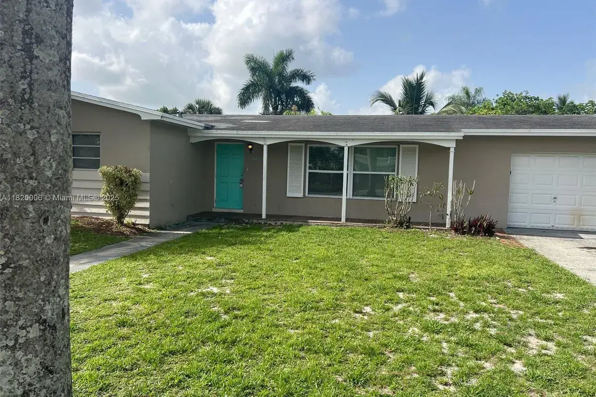 2720 SW 18th St, Fort Lauderdale FL 33312