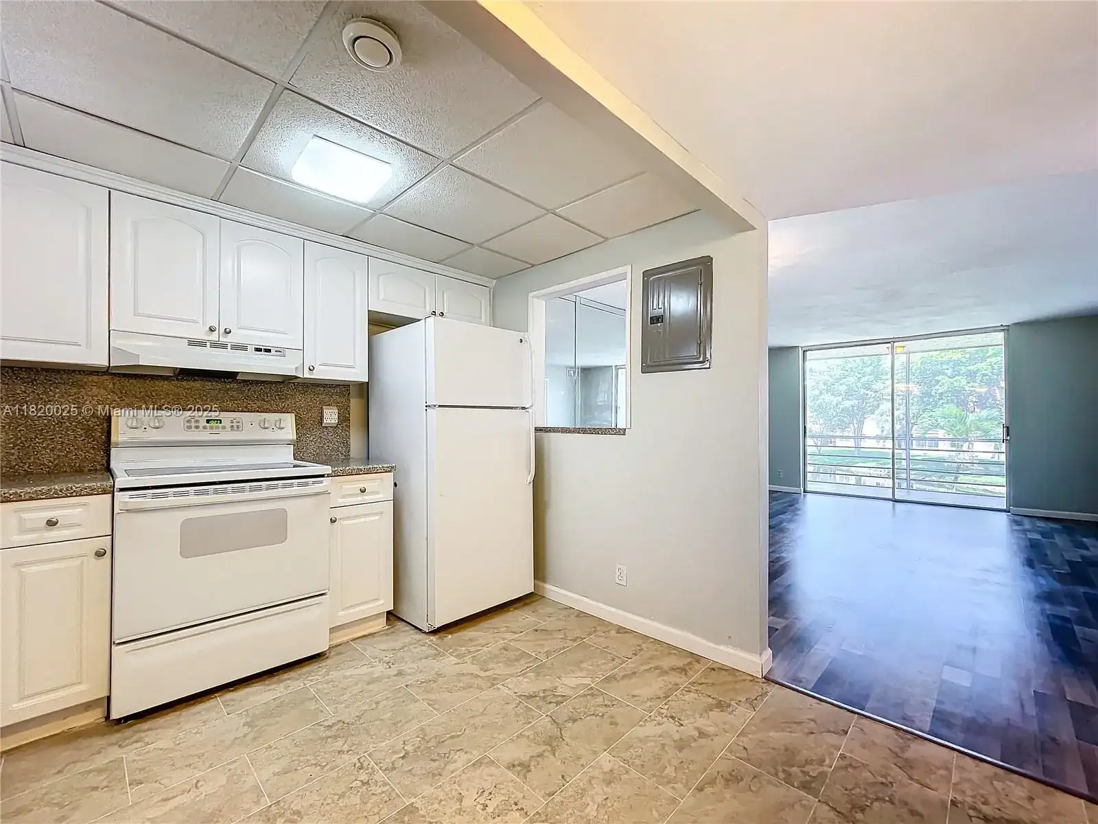 9850 Sunrise Lakes Blvd # 212, Sunrise FL 33322 photo 5