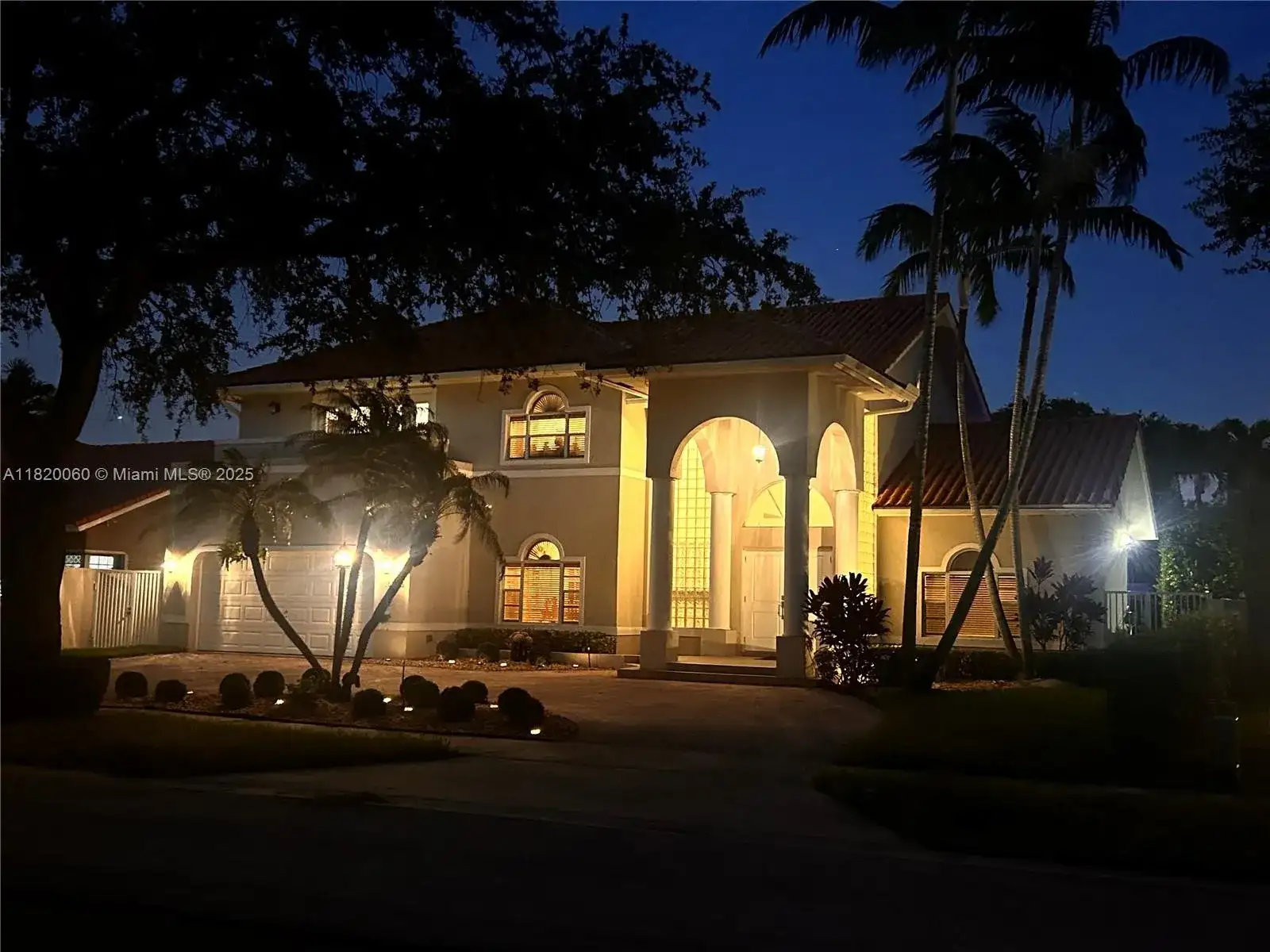 16725 NW 84th Ct, Miami Lakes FL 33016 photo 2