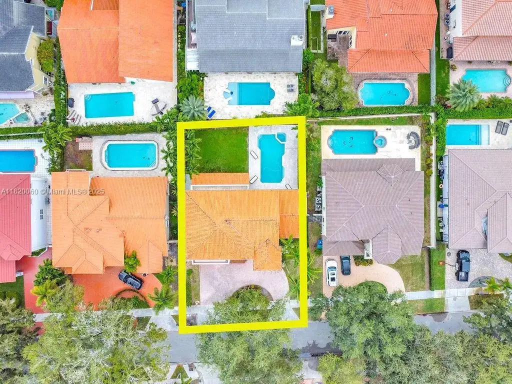 16725 NW 84th Ct, Miami Lakes FL 33016 photo 4