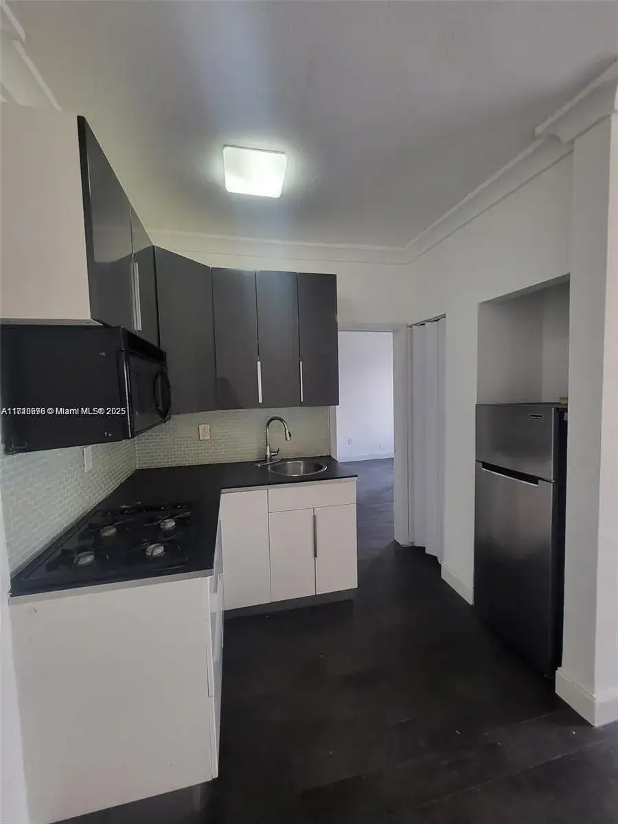 1611 Michigan Ave # 25, Miami Beach FL 33139 photo 3
