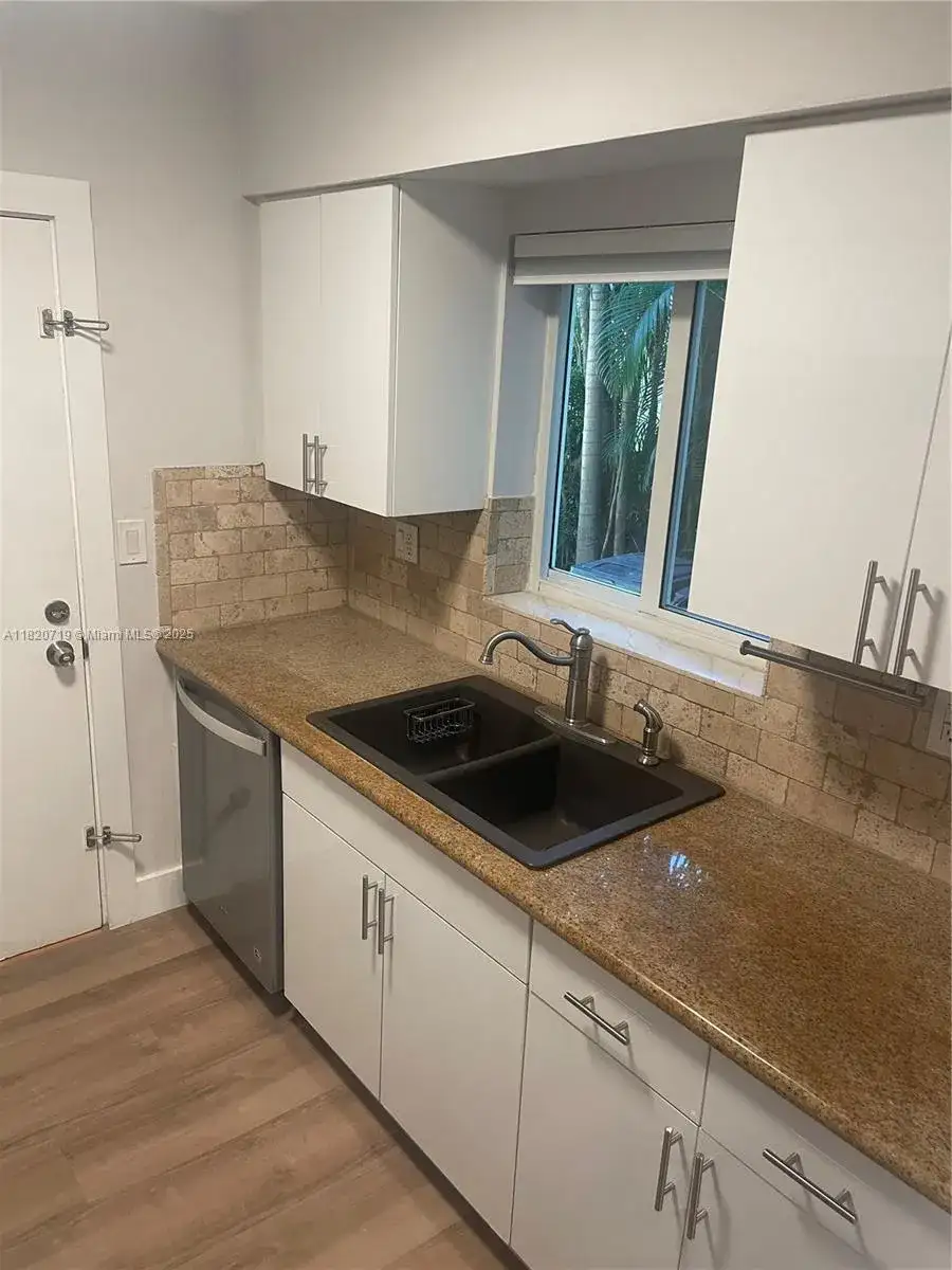125 Edgewater Dr # 2, Coral Gables FL 33133 photo 4