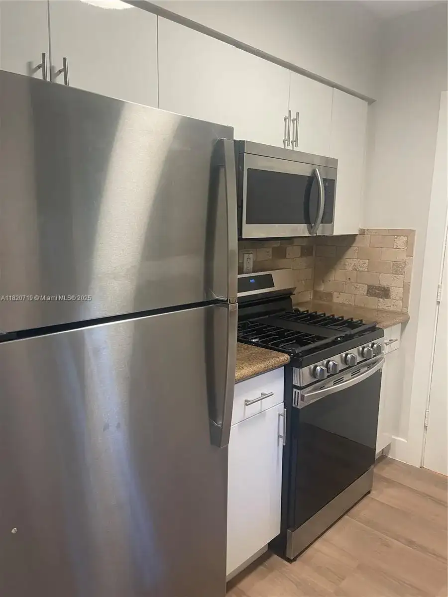 125 Edgewater Dr # 2, Coral Gables FL 33133 photo 5