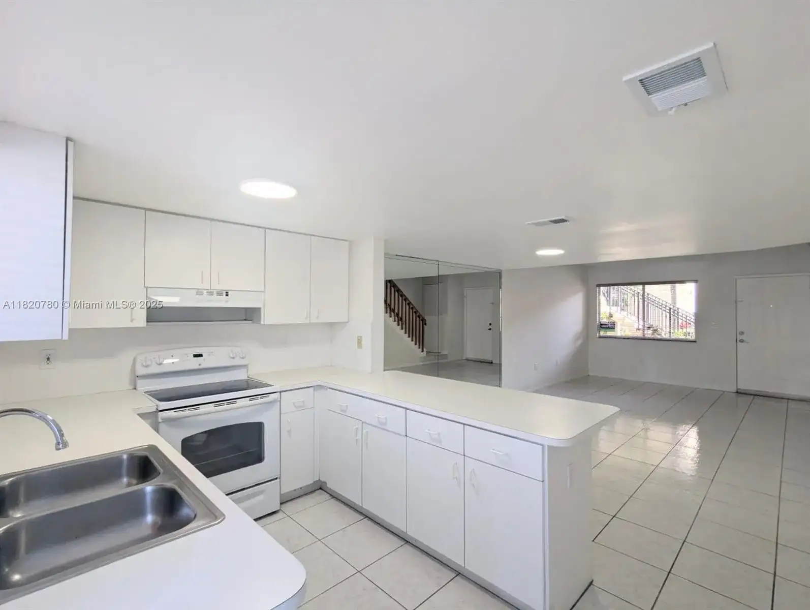 431 NW 82nd Ave # 906, Miami FL 33126 photo 4