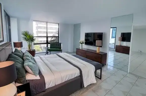1800 Collins Ave # 5C, Miami Beach FL 33139 photo 2