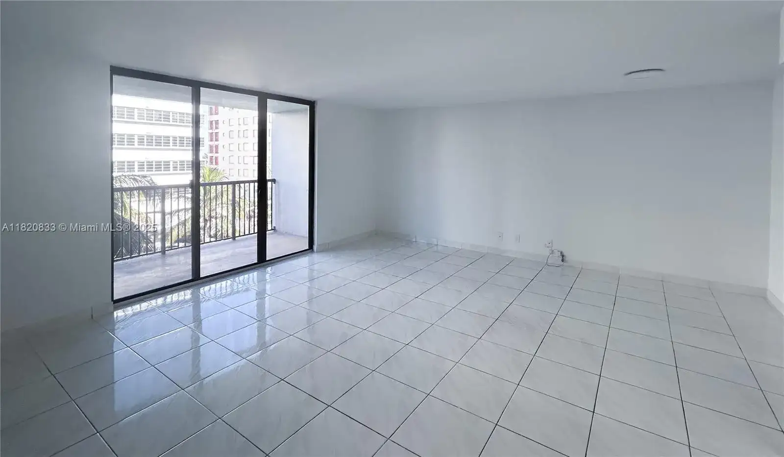 1800 Collins Ave # 5C, Miami Beach FL 33139 photo 3