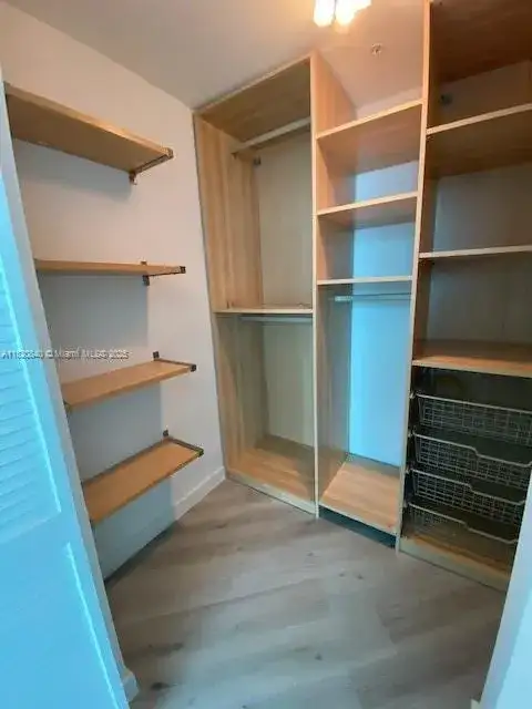300 S Biscayne Blvd # 2107, Miami FL 33131 photo 5