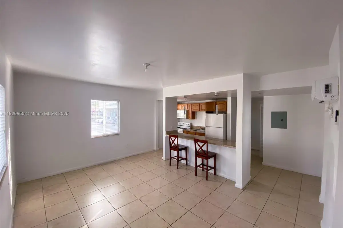 7130 Rue Versailles # 11, Miami Beach FL 33141