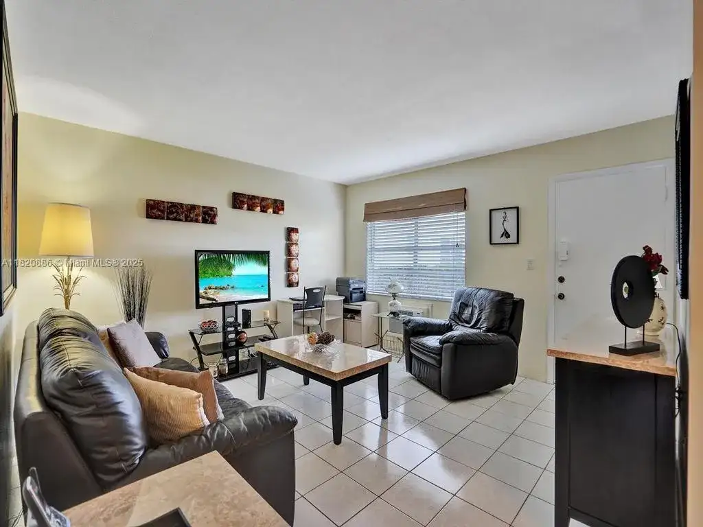 16901 NE 13th Ave # 110, Miami FL 33162 photo 4