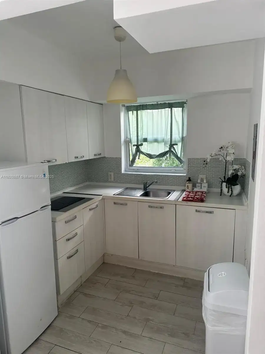 1600 Pennsylvania Ave # 10, Miami Beach FL 33139 photo 4