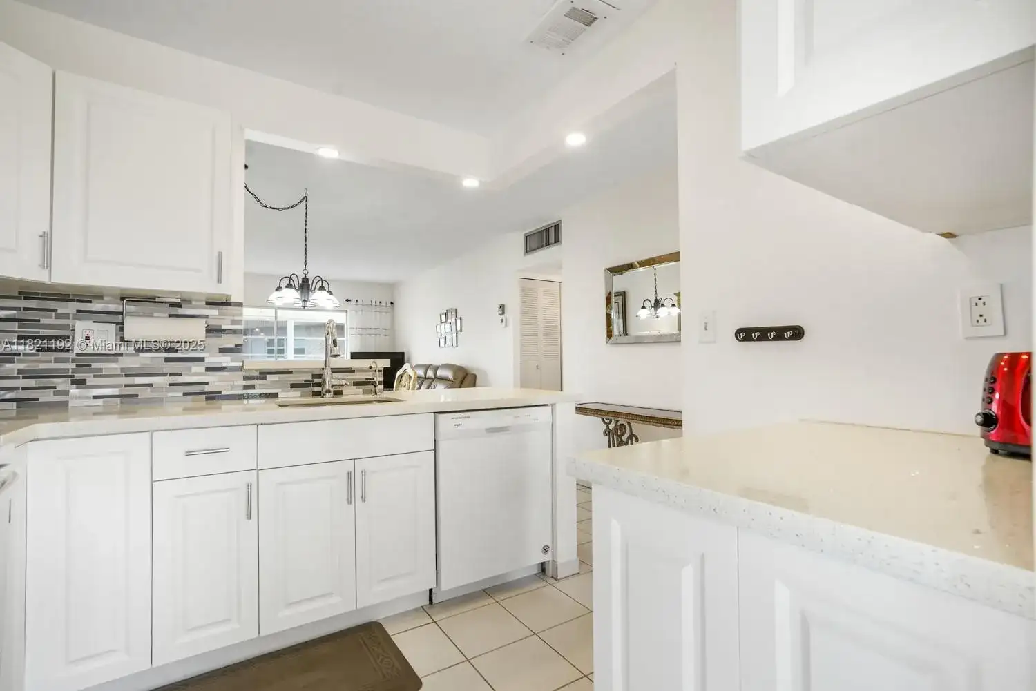 4706 NW 36th St # 616, Lauderdale Lakes FL 33319 photo 2