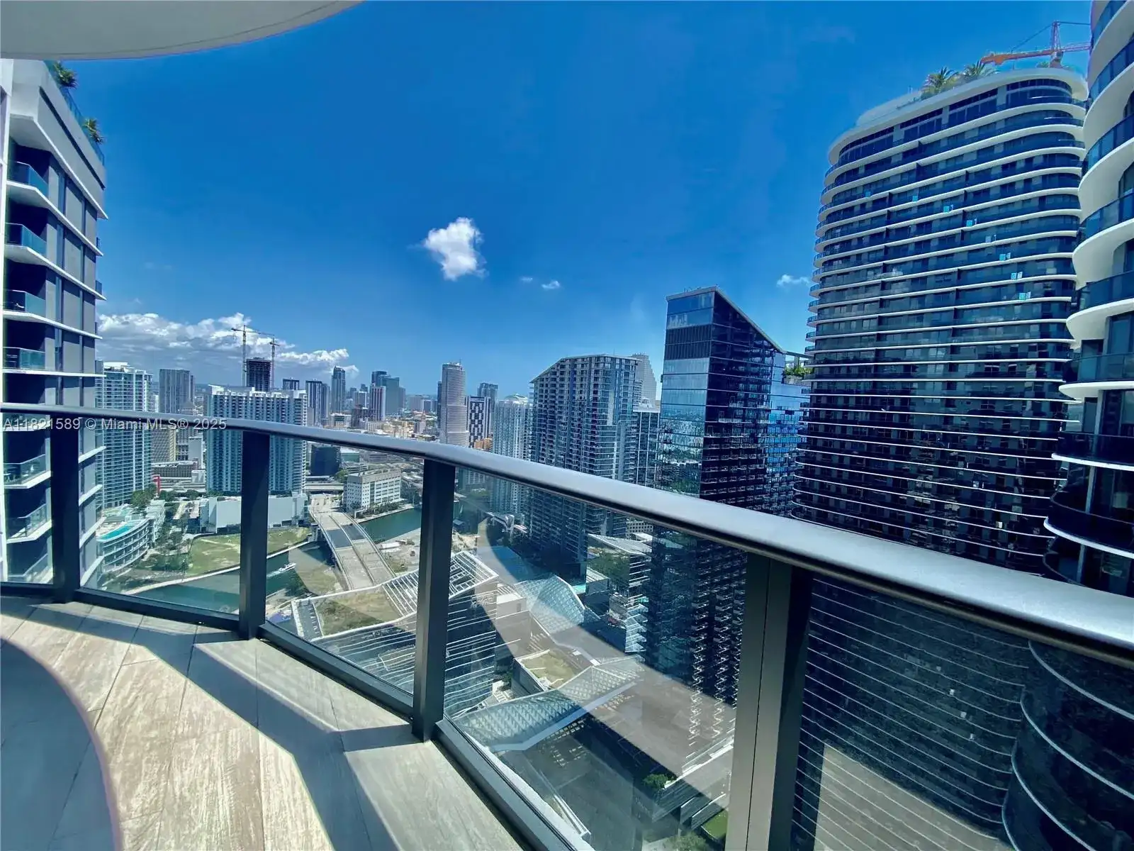 55 SW 9th St # 4201, Miami FL 33130 photo 2