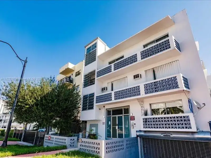4015 Indian Creek Dr # 204, Miami Beach FL 33140 photo 2