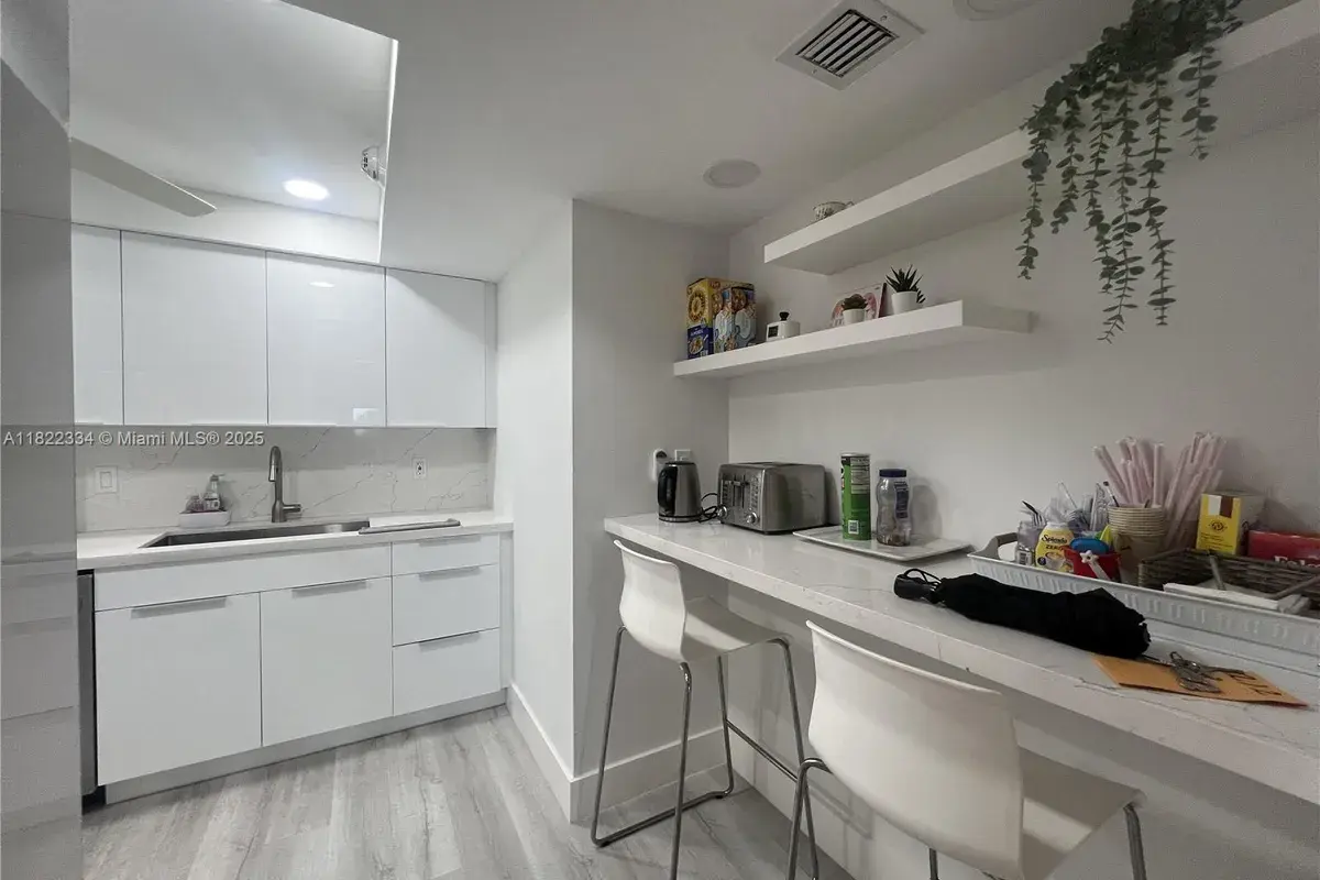 4900 N Ocean Blvd # 212, Lauderdale By The Sea FL 33308