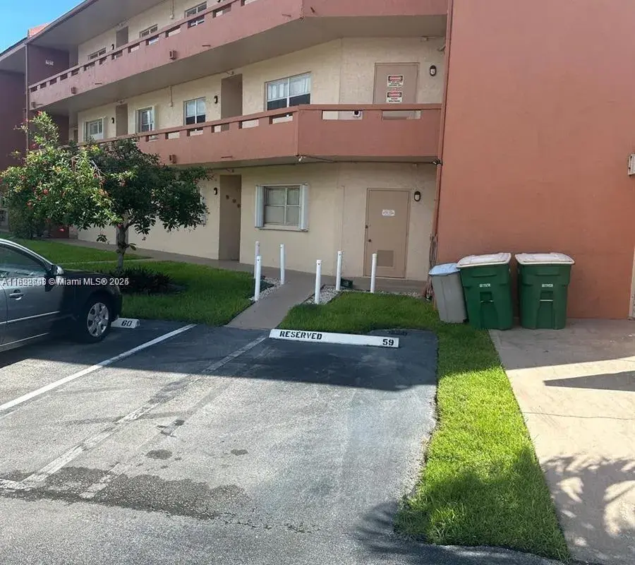 8834 W Mcnab Rd # 302, Tamarac FL 33321