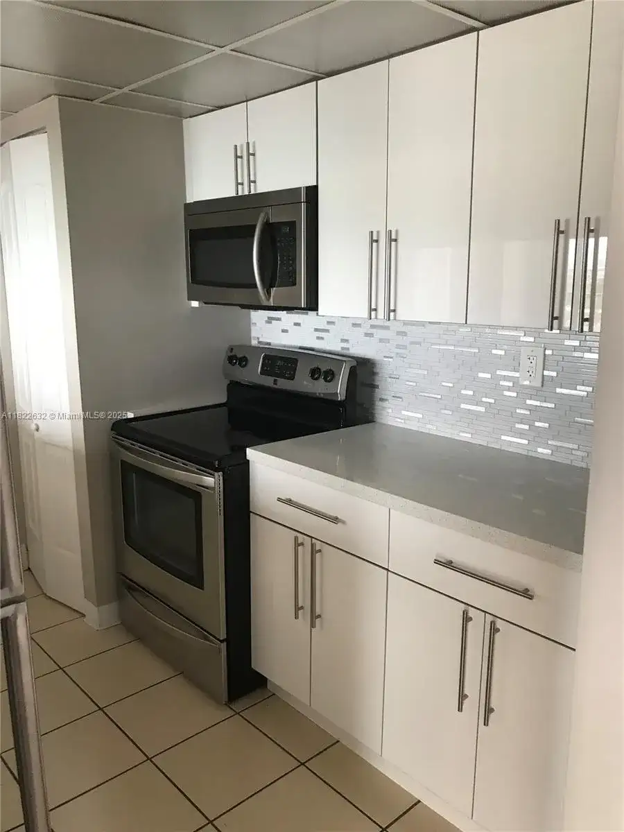 7601 E Treasure Dr # 2114, North Bay Village FL 33141 photo 2