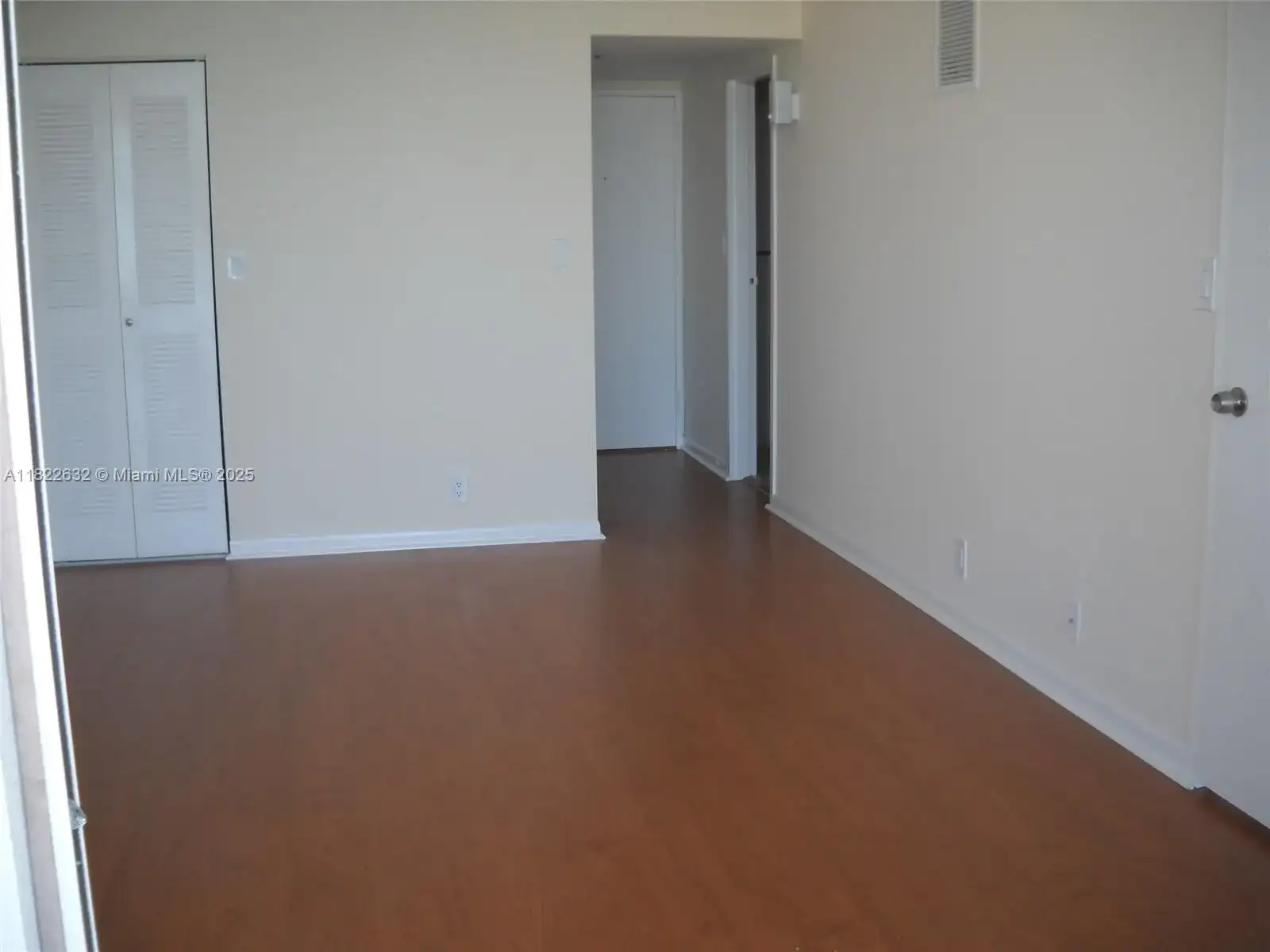 7601 E Treasure Dr # 2114, North Bay Village FL 33141 photo 5