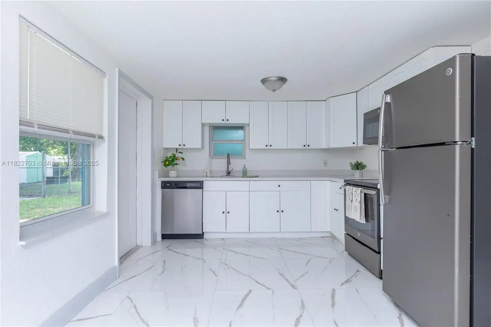 1758 NE 183rd St, North Miami Beach FL 33179 photo 2