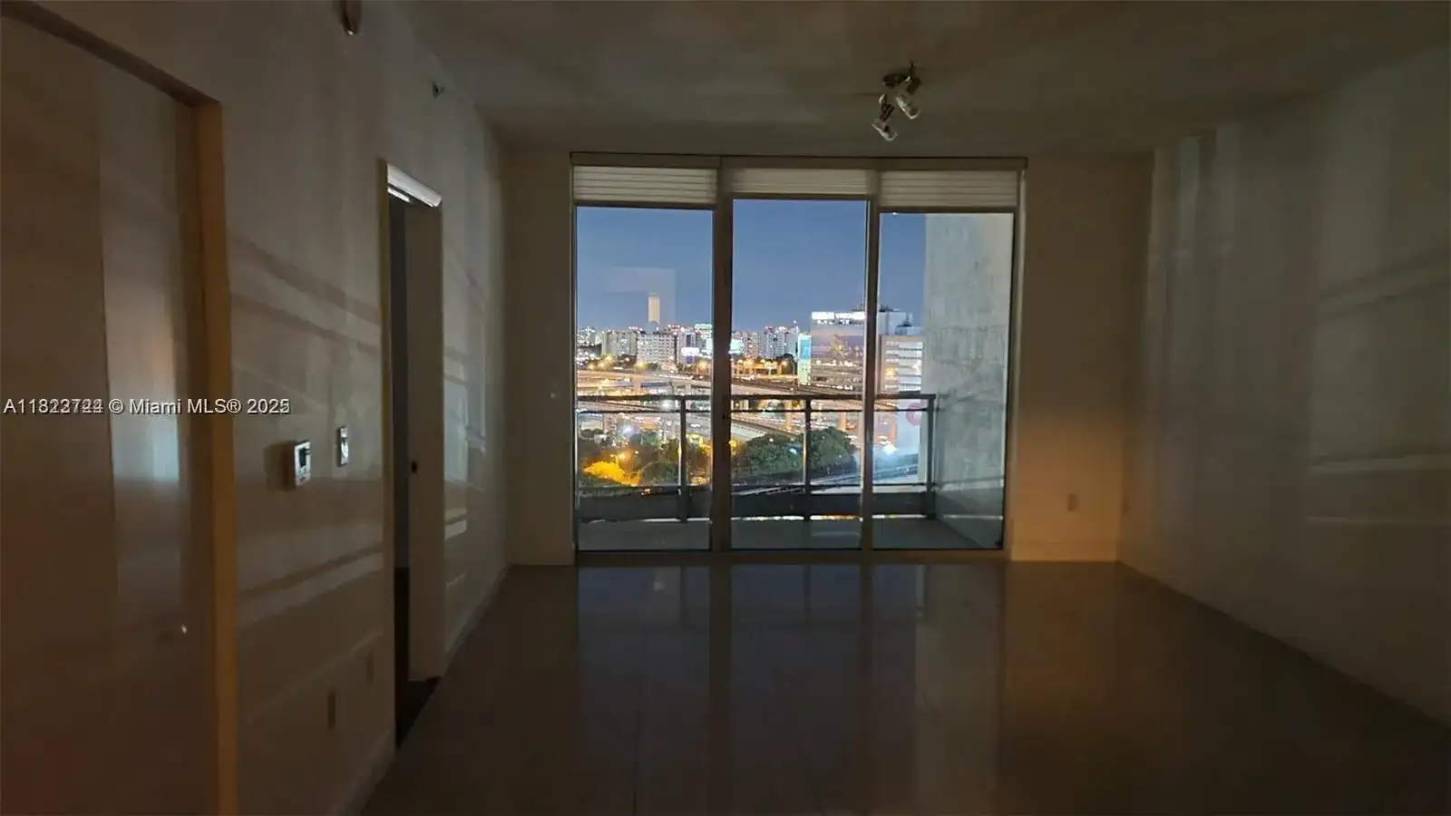 90 SW 3rd St # 1510, Miami FL 33130 photo 3